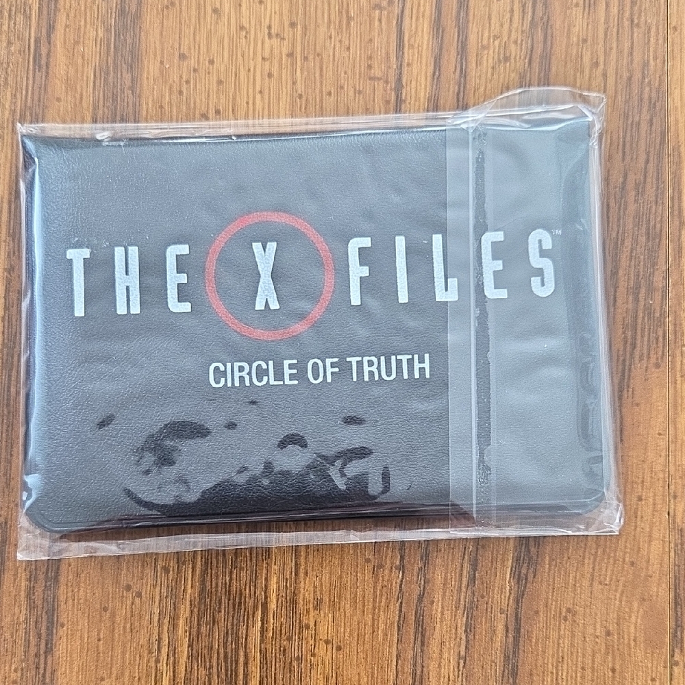 The X-Files Circle of Truth Black Card Holder And Game